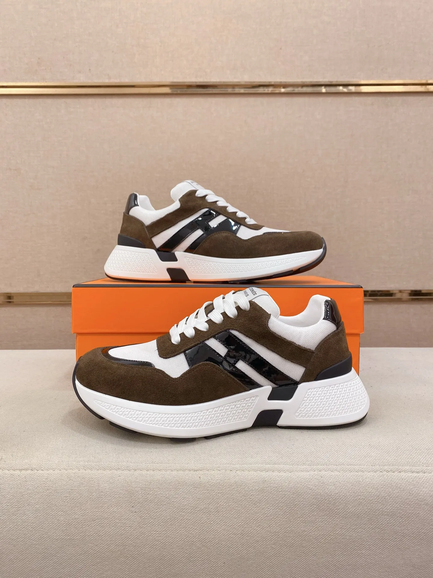 Factory price: 560💰《HERMES》【Classic Original Version】Hermès; Top 🔝 Purchasing Agency 🔍🔍Men's latest 🇺🇸 counters are on sale simultaneously, imported from Italy original ▲▲cowhide ▲▲ (high-end, nobility, class) ) Exquisite workmanship (Italian 🇮🇹 imported water-dyed 🐂 cowhide lining) sole: original sole provided by the original factory, ⚠️exclusive double-layer activity·TPR·rubber·combined molded outsole; super comfortable·wear-resistant·non-slip·environmental protection The real thing is more beautiful if you take the real thing (high quality, follow the order). You can enter and exit the counter at will * Number of yards: 38-44 (45 can be customized and cannot be returned or exchanged)